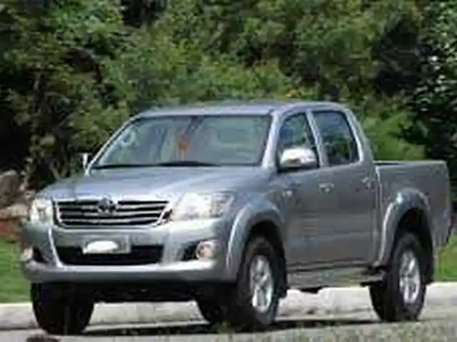 Лобовое стекло от Toyota hilux pick up, Душанбе