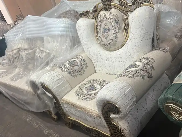 Королевскый диван, Душанбе