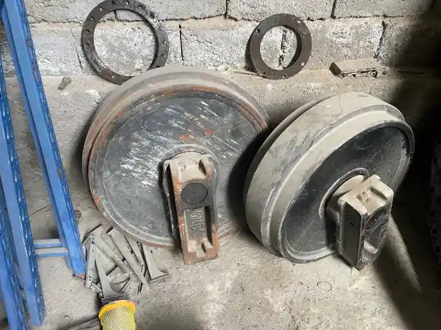 Направляющие ход для экскаватора R520LC, Душанбе
