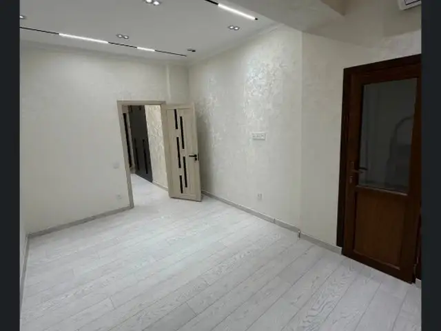 2-комн. квартира, 11 этаж, 66м², 33 мкр, Душанбе