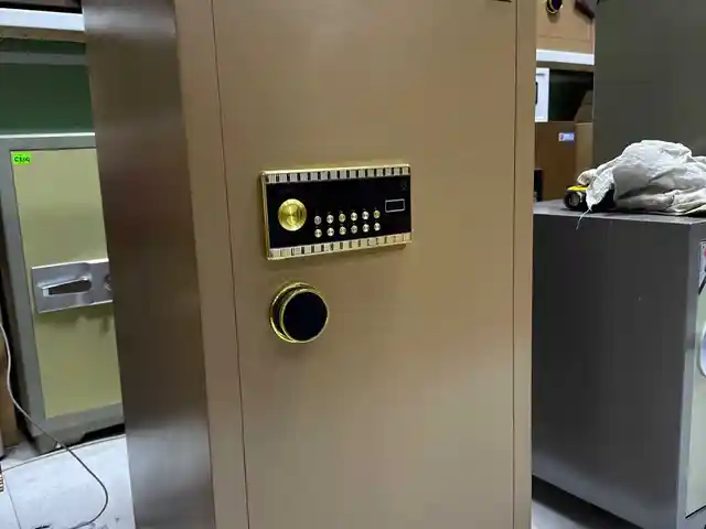 Сейф 100 evens, Душанбе