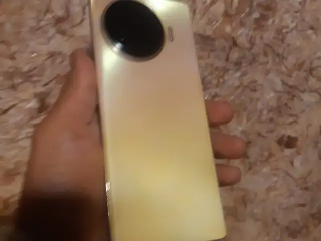 Tecno Spark 20 pro, Исфара