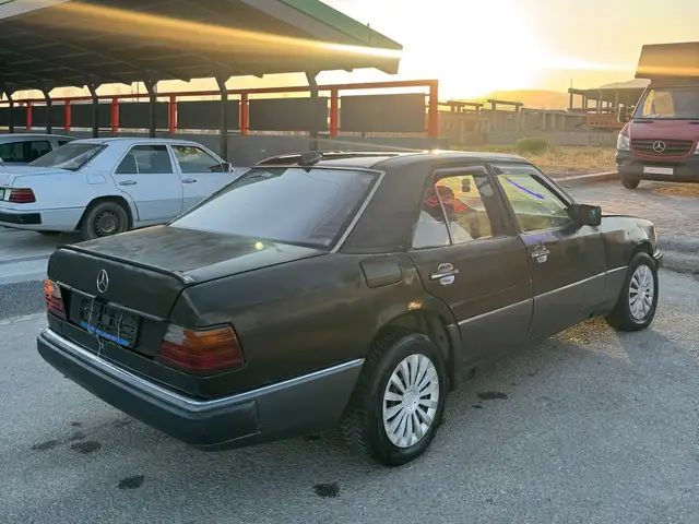 Mercedes-Benz W124