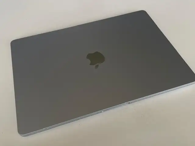 Ноутбук macbook air m4 16/256, Хуҷанд