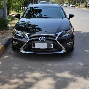Lexus ES series