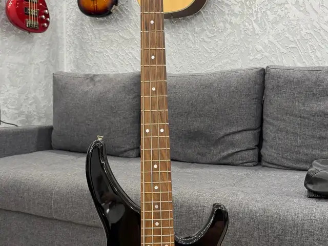 Бас гитара Yamaha TRBX174 с комбиком, Душанбе