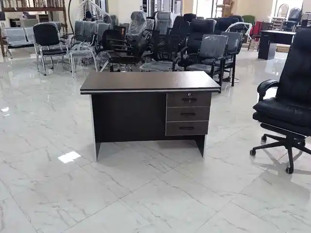 Однотумбовый стол, Душанбе