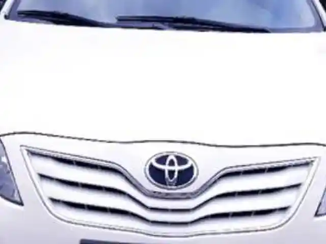Капот на Toyota Camry 45, Худжанд
