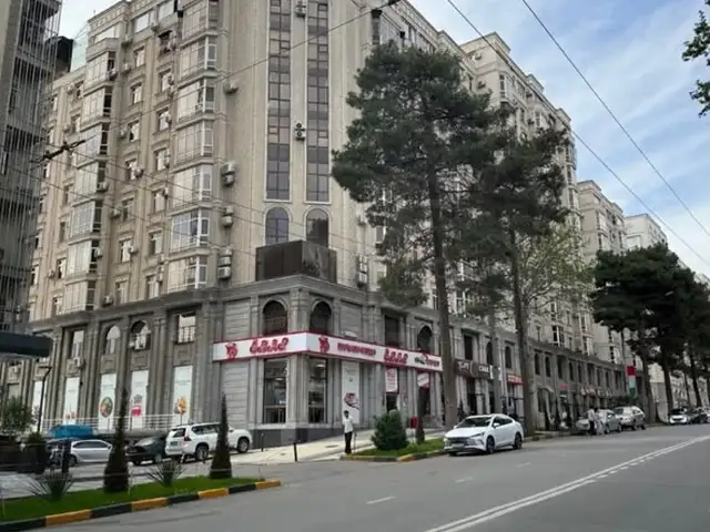 Парковочное место в дома Ёвара, водонасос, Душанбе