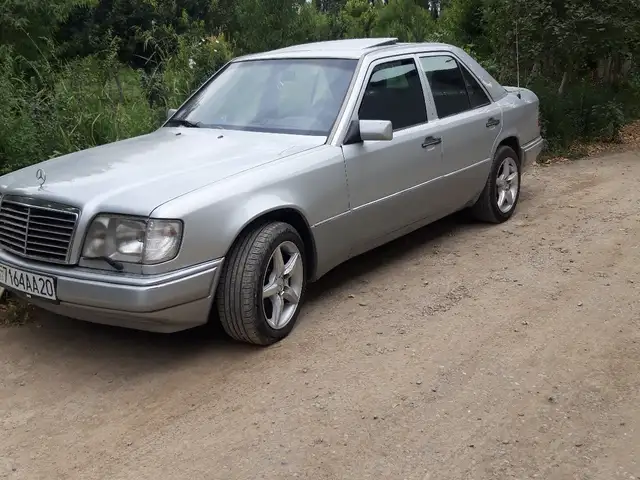 Mercedes-Benz W124