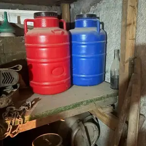 Пластиковые бидоны из под мëда, Душанбе