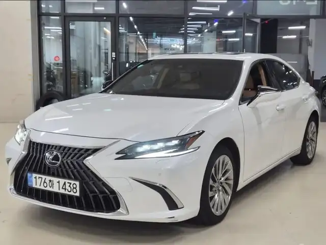 Lexus ES series