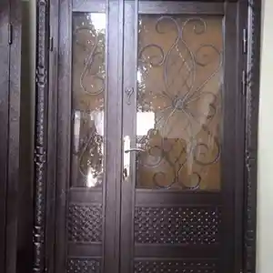 Стеклянная дверь, Душанбе