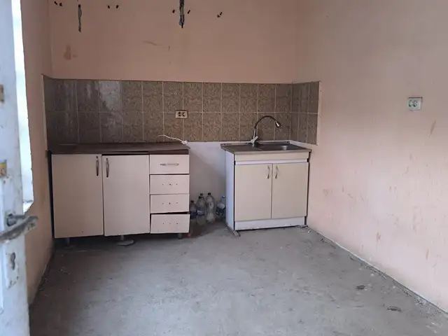 1 этажн. 6-комн. дом, 4 сотки, Унчи,ул.Урунхочаев, Худжанд