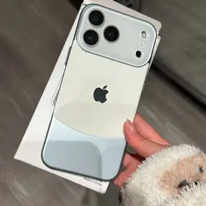 Apple iPhone 17 Pro Max, 512 gb, Silver дубликат, Ёвон