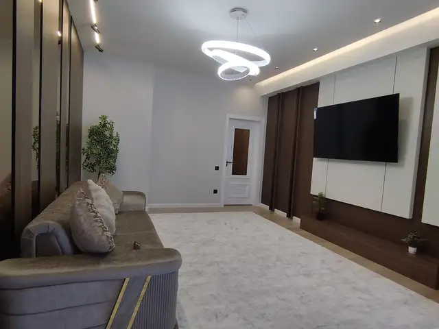 3-комн. квартира, 8 этаж, 91 м², 33 мкр, Душанбе