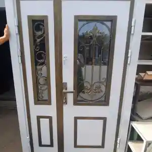 Стеклянная дверь, Душанбе