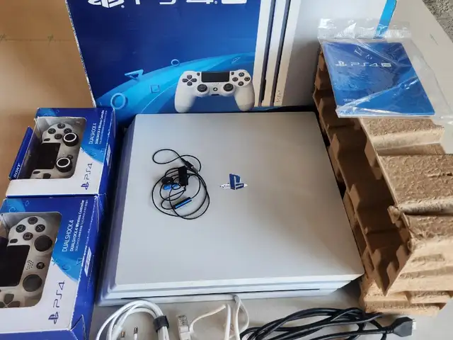 Игровая приставка Ps4 pro, Бобоҷон Ғафуров