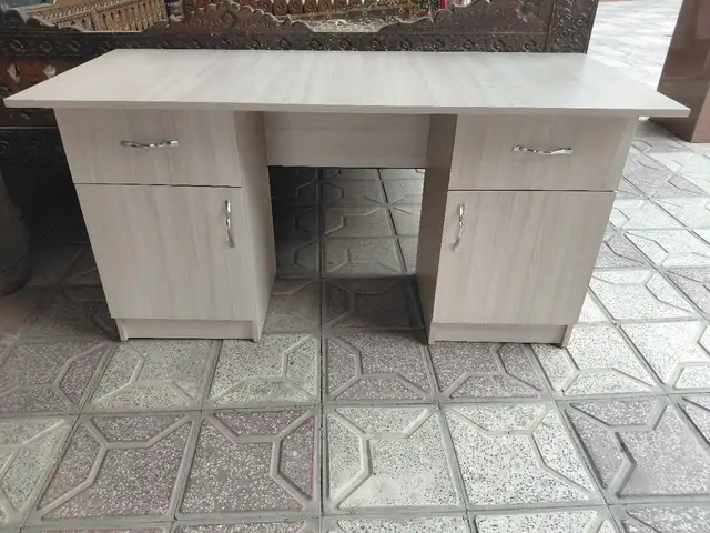 Двухтумбовый стол, Хуҷанд