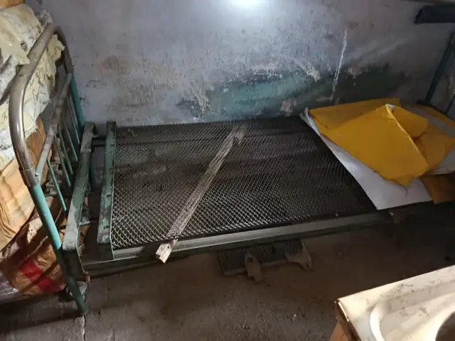 Кровать пружинная, Душанбе