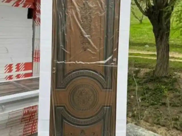 Дверь из шпона, Душанбе
