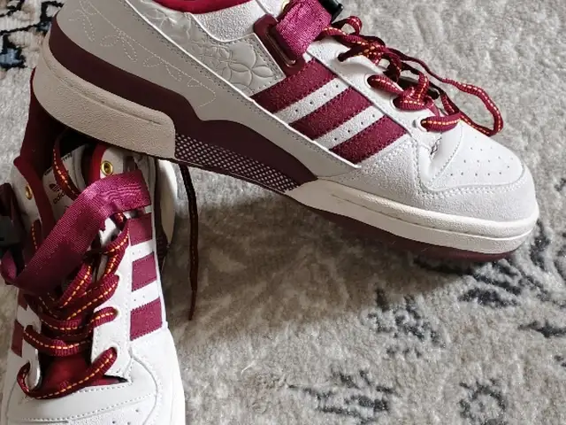 Кроссовки adidas, Бохтар (Курғон-Теппа)