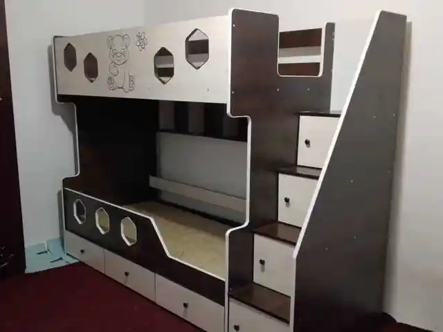 Двухъярусная кровать, Душанбе