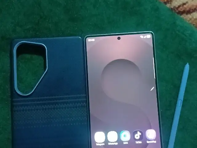 Samsung Galaxy S25 Ultra, Вахдат