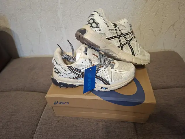 Кроссовки Asics, Душанбе