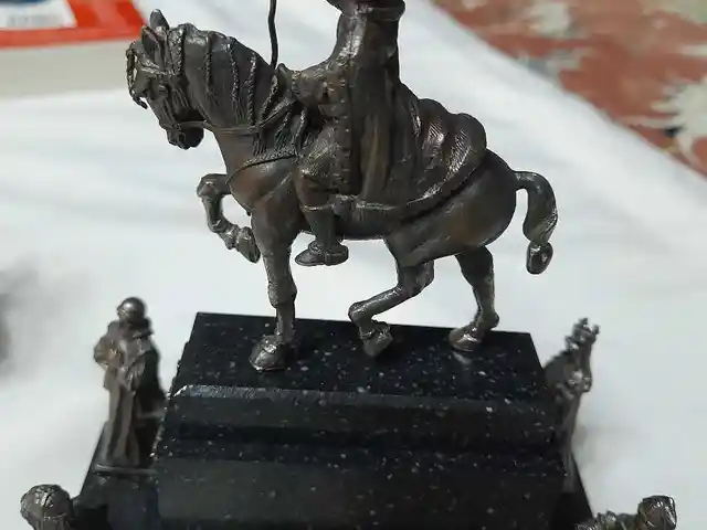 Статуэтка памятьник, Душанбе