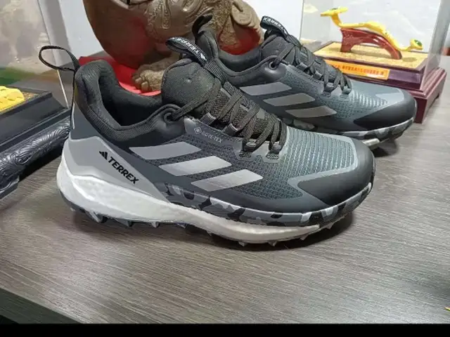 Термокроссовки Adidas, Худжанд