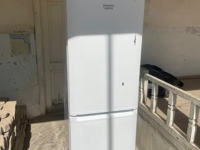 Холодильник Hotpoint Ariston HS 3200 W, Канибадам