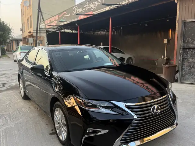 Lexus ES series