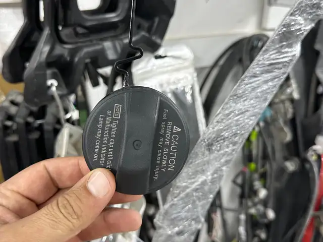 Крышка бака на Toyota, Душанбе