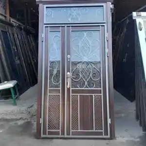 Стеклянная Дверь, Душанбе