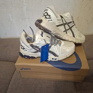 Кроссовки Asics, Душанбе