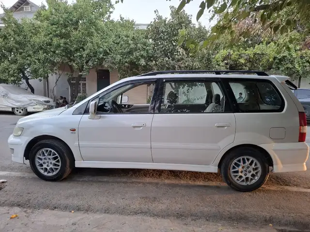 Mitsubishi Chariot