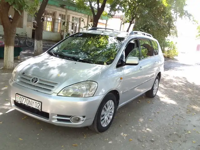 Toyota Avensis Verso