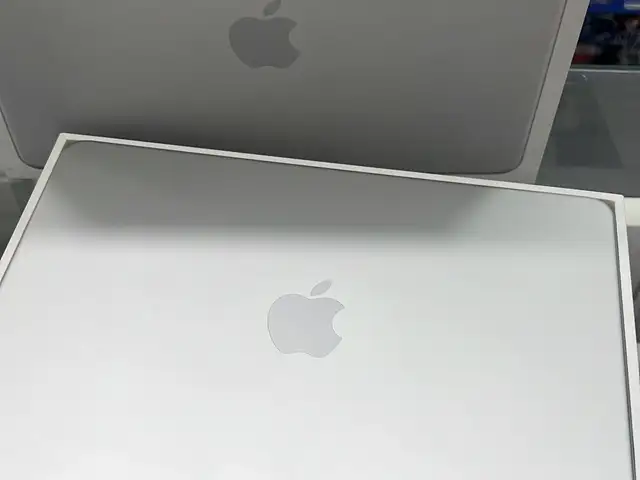 Ноутбук Apple Macbook neo 8/512GB, Душанбе