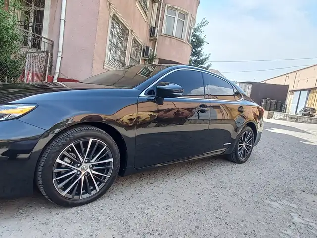 Lexus ES series