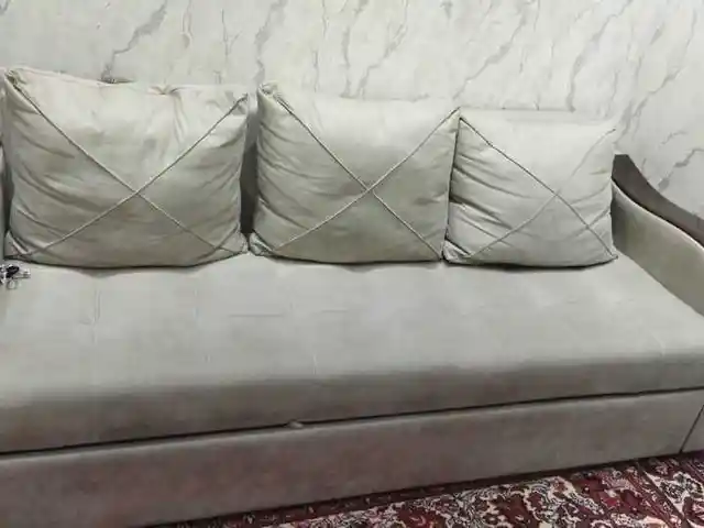 Диван с подушками, Душанбе