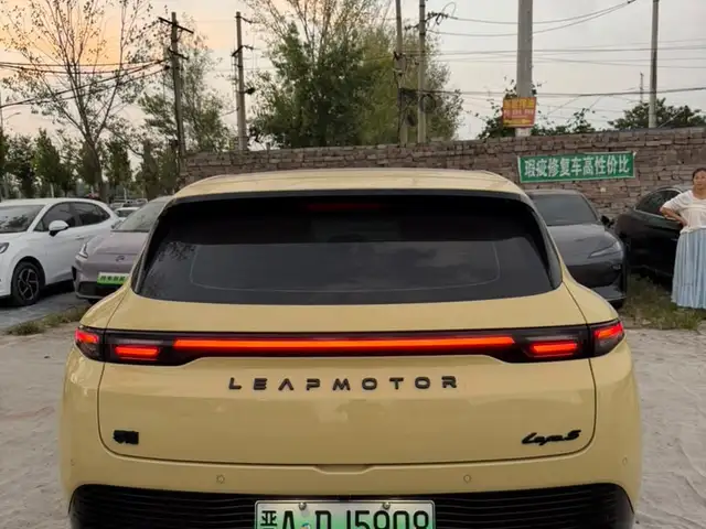 Leapmotor C10