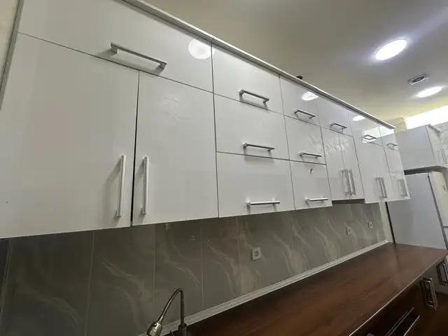 Большой кухонный гарнитур со столешницей, Душанбе
