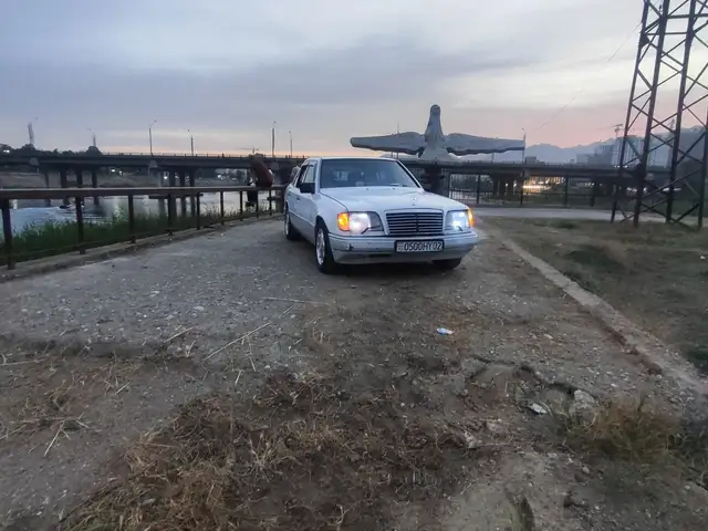 Mercedes-Benz W124