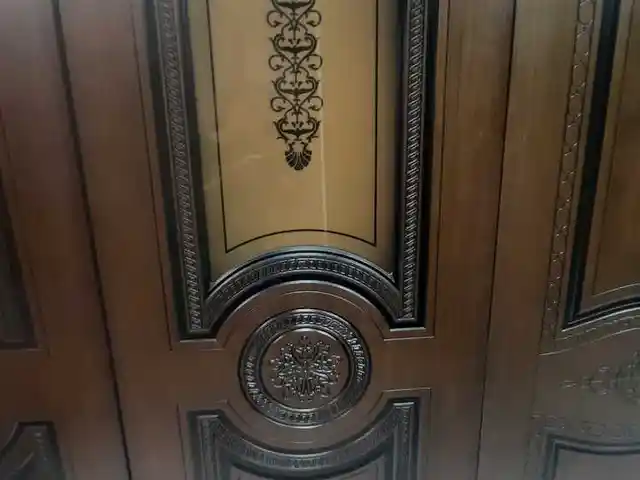 Дверь из шпона, Душанбе