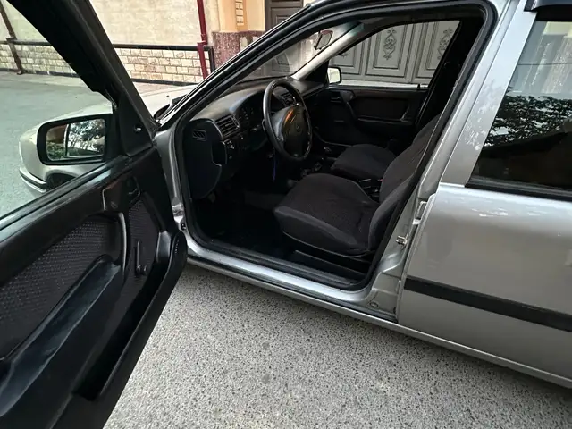 Opel Vectra A, 1994, Худжанд - 14