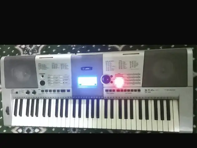 Синтезатор Yamaha PSR-E403, Вахдат