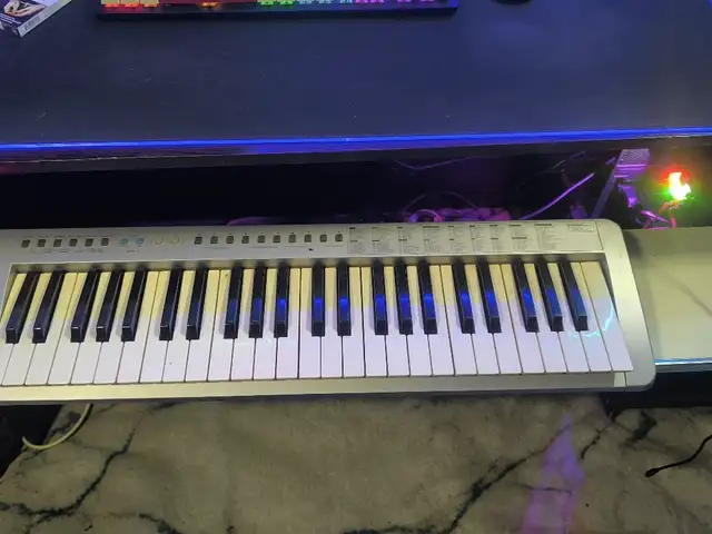 Синтезатор M Audio Midi, Худжанд