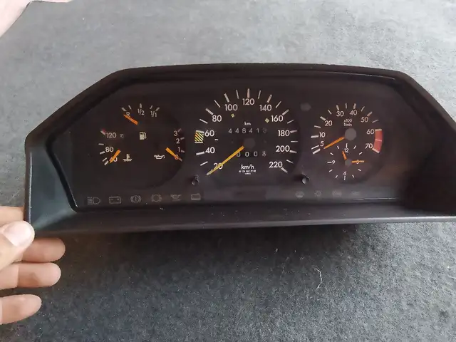 Приборная панель шток от Мерседес Бенц W124 бензиновый двигатель, Хуҷанд