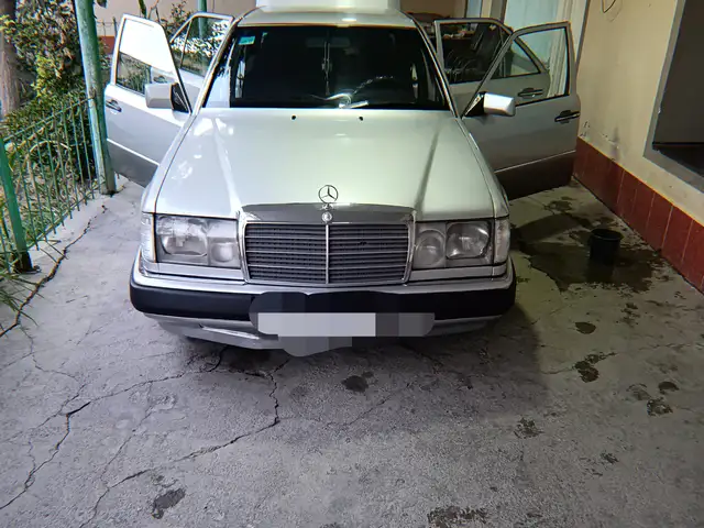 Mercedes-Benz W124